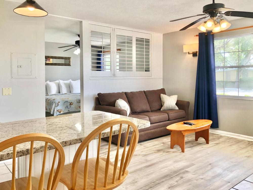Deluxe King Suite interior